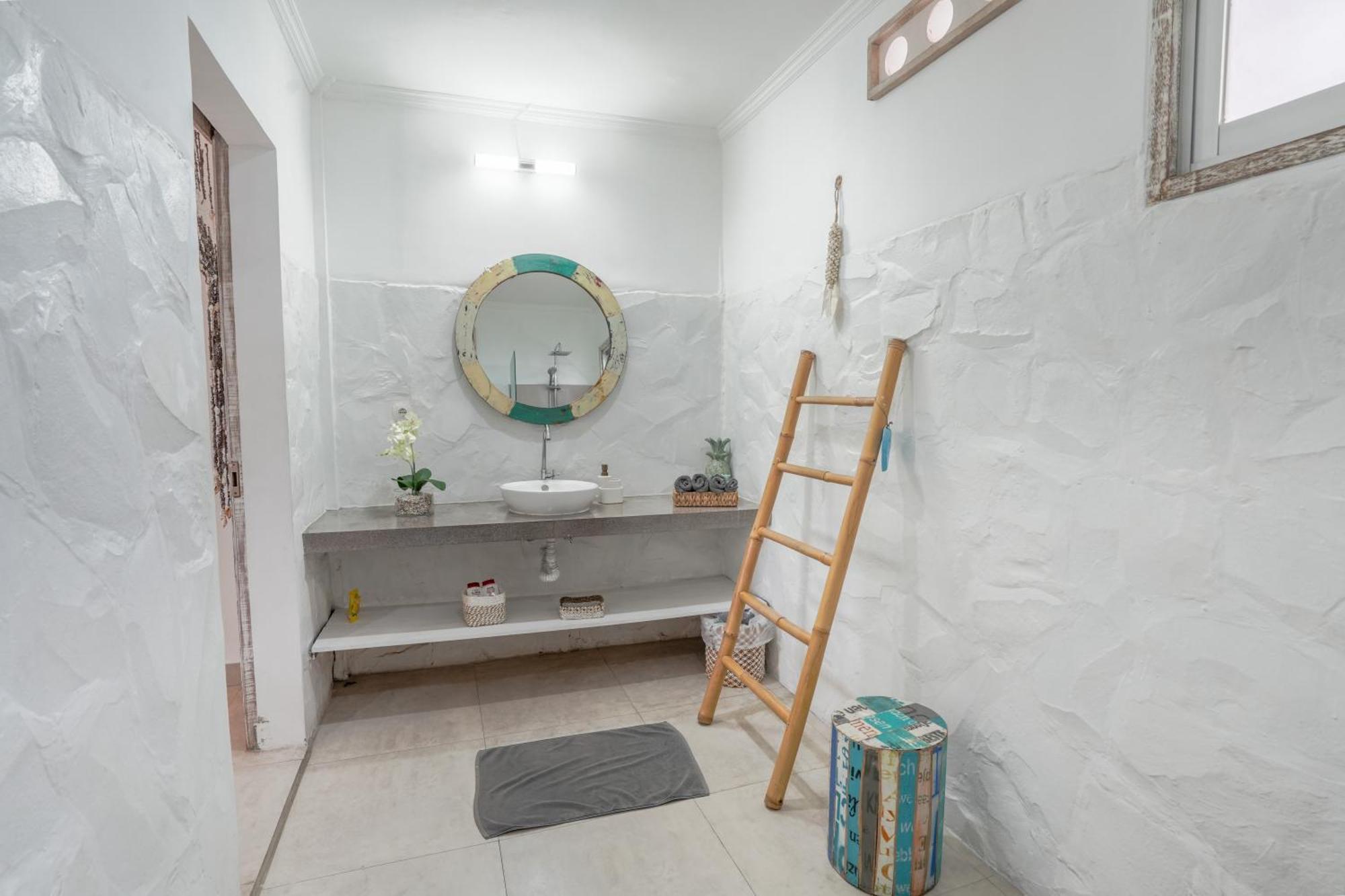 Villa Piece Of Peace Private 3Br With Large Pool And Garden Canggu  Exterior photo
